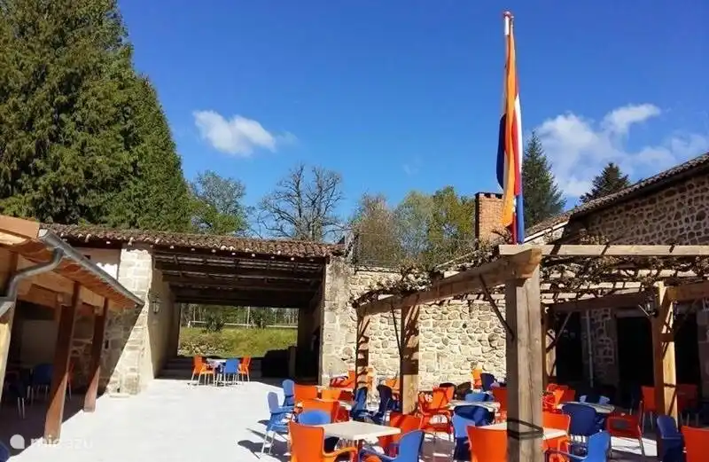 Les sièges de la cour du château