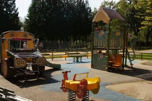 Aire de jeux pour les plus petits
