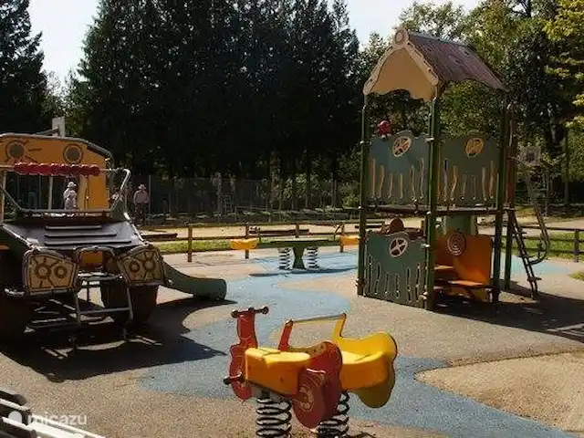 Mobil-home Château Le Verdoyer **** | France, Dordogne, Champs-Romain - mobil-home Aire de jeux pour les plus petits