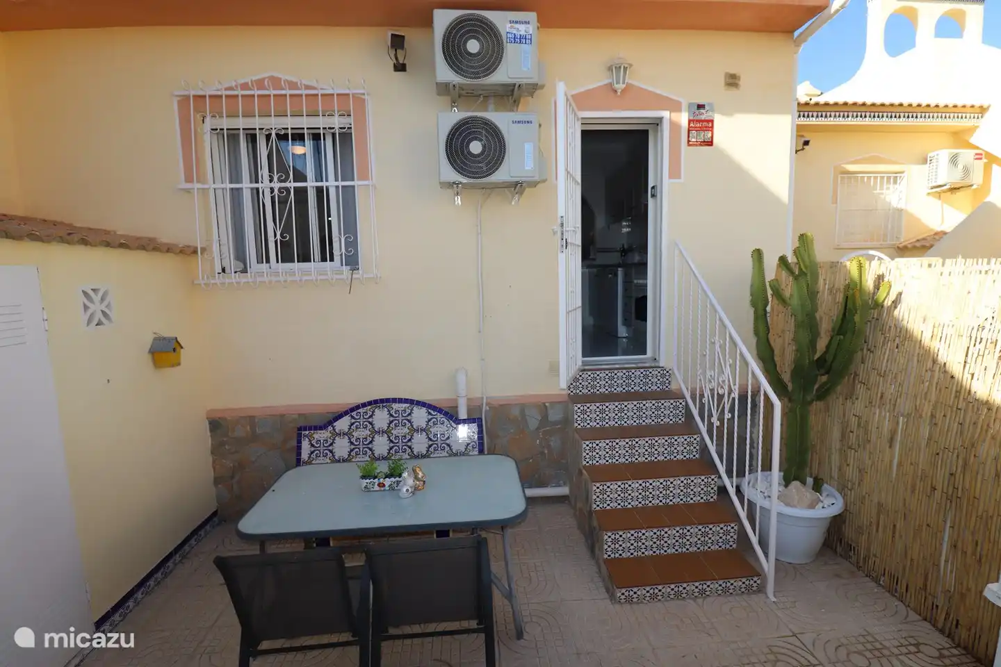 Hinterhof mit Terrasse