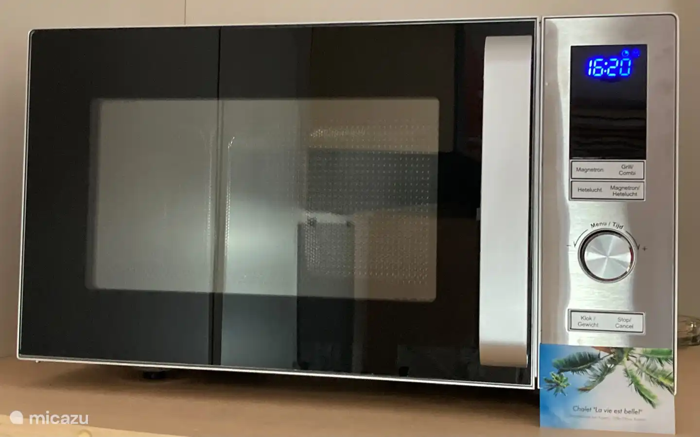 Een combimagnetron, zodat je ook zelf gemakkelijk een lekkere maaltijd op tafel kan zetten
