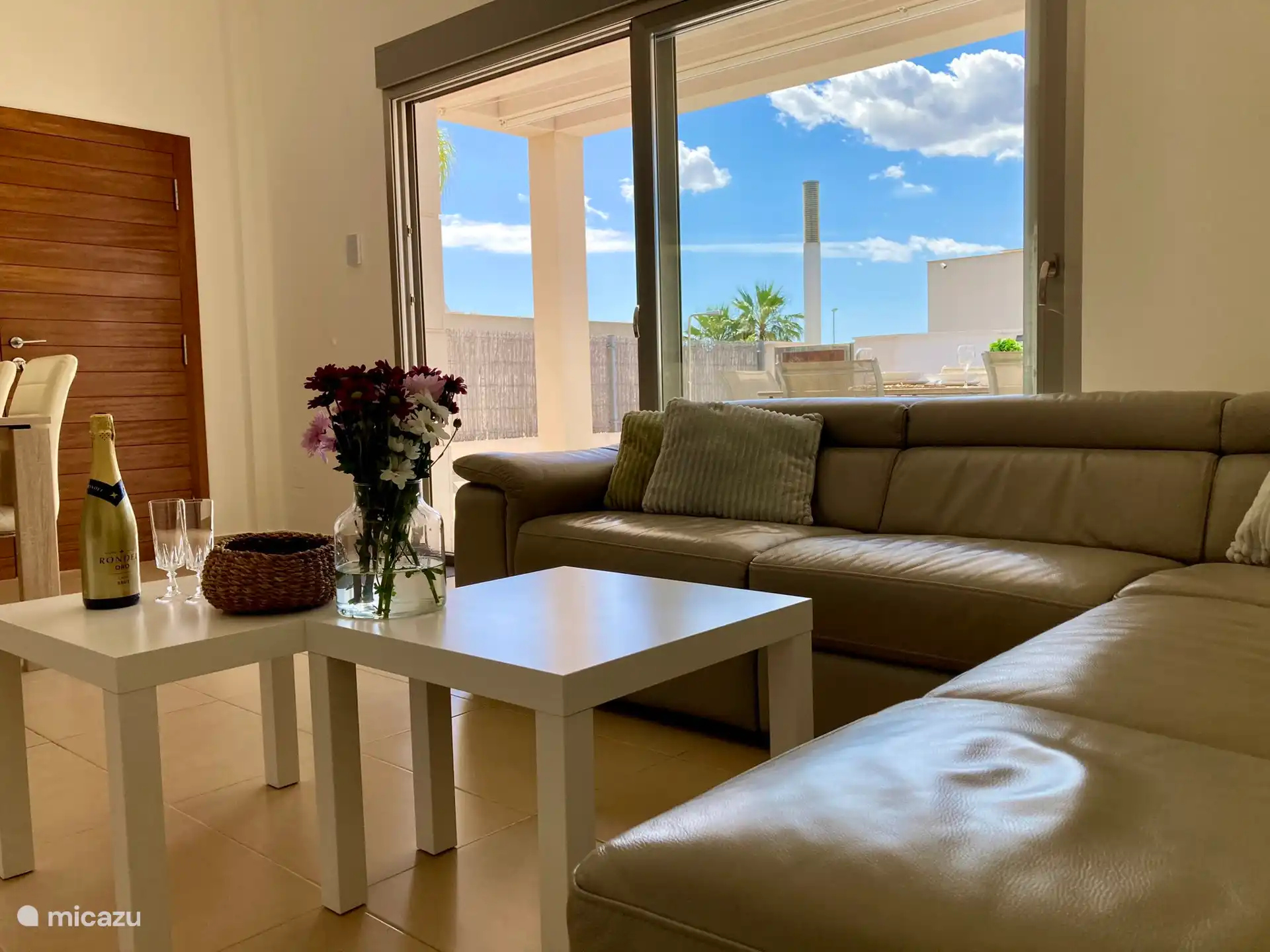 Spacious leather saloon