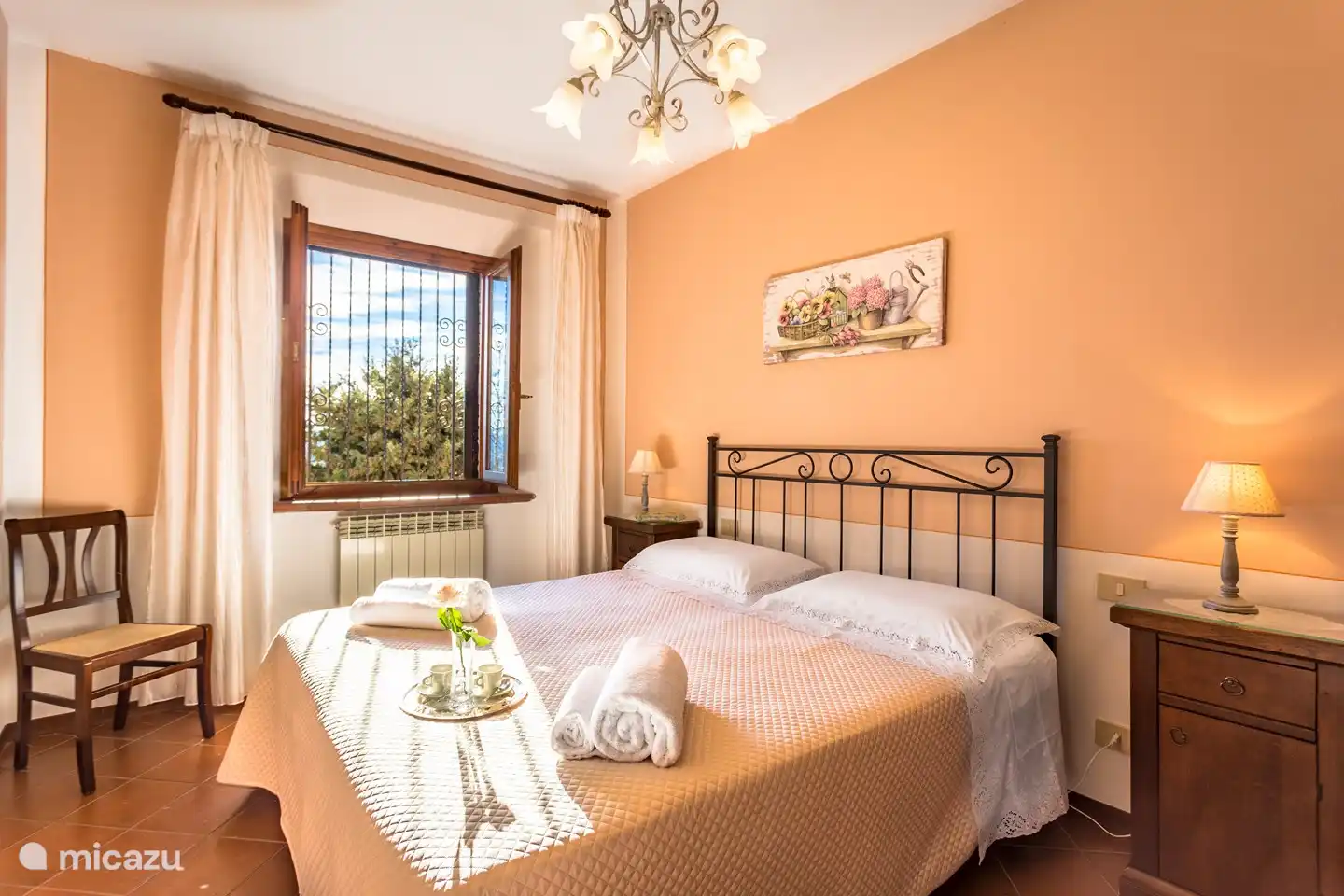 Chambre 1 avec lit double
Monti 1824