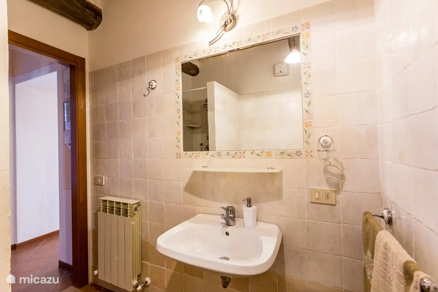 Salle de bain 1 avec douche
Appartement Mandorlo - Monti 1824