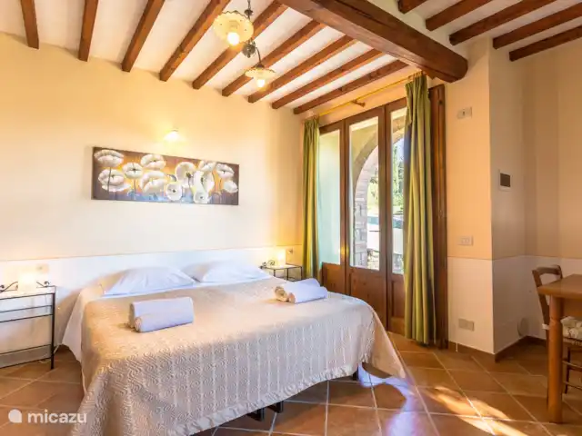 Apartamento Mandorlo - Podere Monti en Italia, Toscana, Casole d'Elsa - casa vacacional Dormitorio 3 con cama doble y 2 camas individuales
Apartamento Mandorlo - Monti 1824