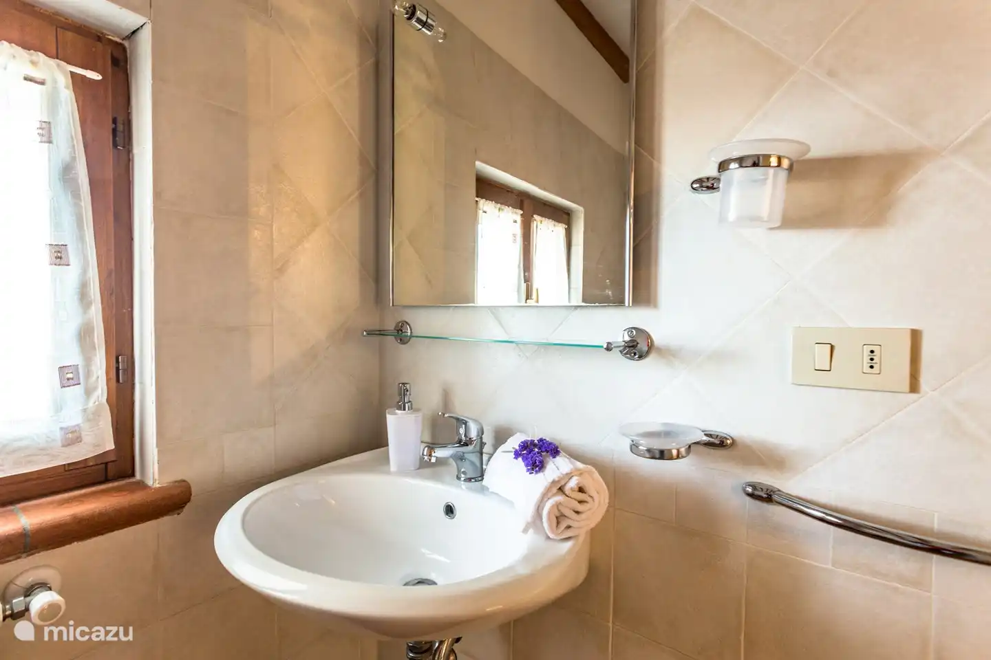 Salle de bain 2 avec douche
Appartement Mandorlo - Monti 1824