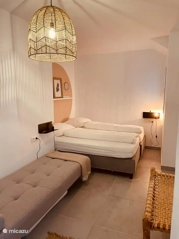 Bedroom with 3 sleeping places