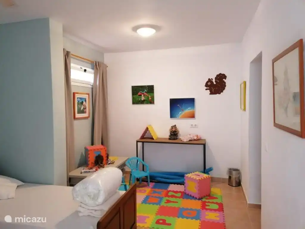 Aire de jeux confortable pour les petits enfants