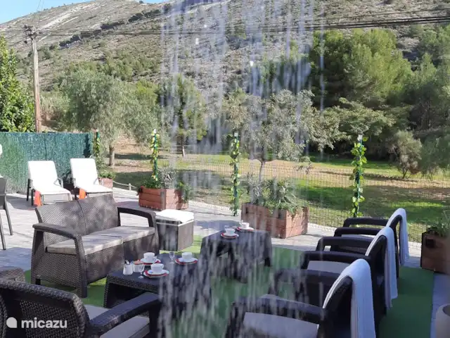 Casa Luna | Espagne, Costa Blanca, Benitachell - bungalow Belle terrasse ensoleillée à l'arrière de la maison avec douche pluie