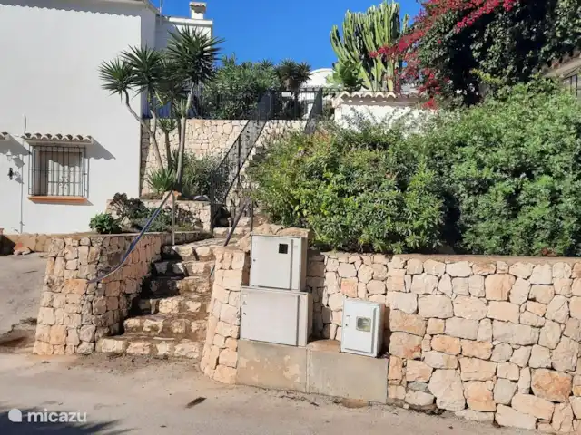 Casa Luna | Espagne, Costa Blanca, Benitachell - bungalow A 1 mètre de la villa, vous trouverez les escaliers menant à la grande piscine calme.