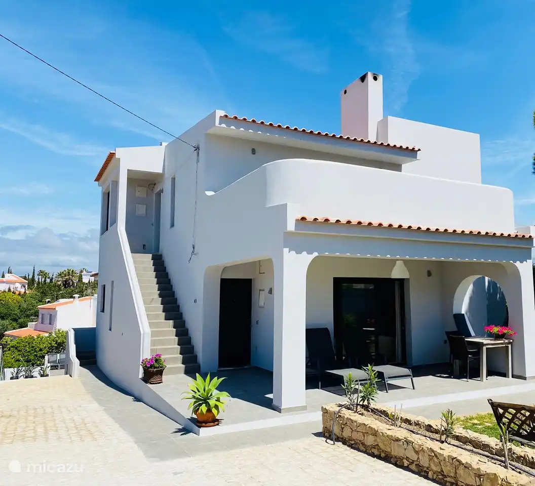 Entrance to the 1st floor