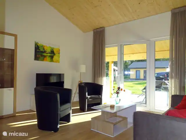 4 persoons vakantiehuis Pulvermaar huren in Duitsland, Eifel, Gillenfeld - vakantiehuis Ruimtelijke woonkamer met hoog plafond.