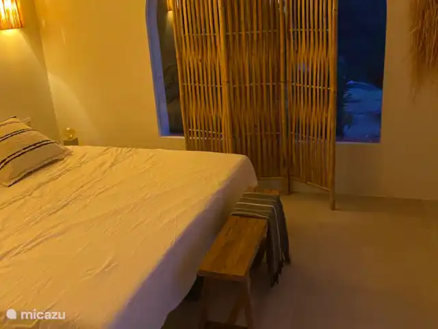 Villa Boa Vida | Espagne, Costa Blanca, Monte Pego - villa Belle chambre dans le style cool d’Ibiza. Cette chambre est séparée de la maison et équipée de tout le confort (toilettes, douche, climatisation) 
La chambre a une belle vue