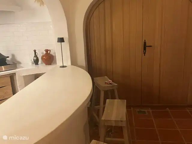 Villa Boa Vida | Espagne, Costa Blanca, Monte Pego - villa Cuisine extérieure avec bar. La cuisine extérieure est équipée d'une plaque de cuisson électrique et de la vaisselle nécessaire.