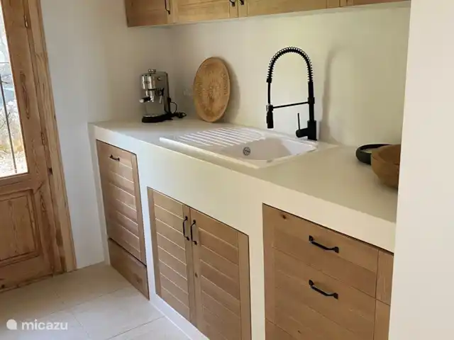 Villa Boa Vida | Espagne, Costa Blanca, Monte Pego - villa La cuisine est équipée d'une plaque à induction, d'une machine à expresso, d'un four, d'un réfrigérateur, d'un congélateur, de toutes sortes d'ustensiles de cuisine et de vaisselle.