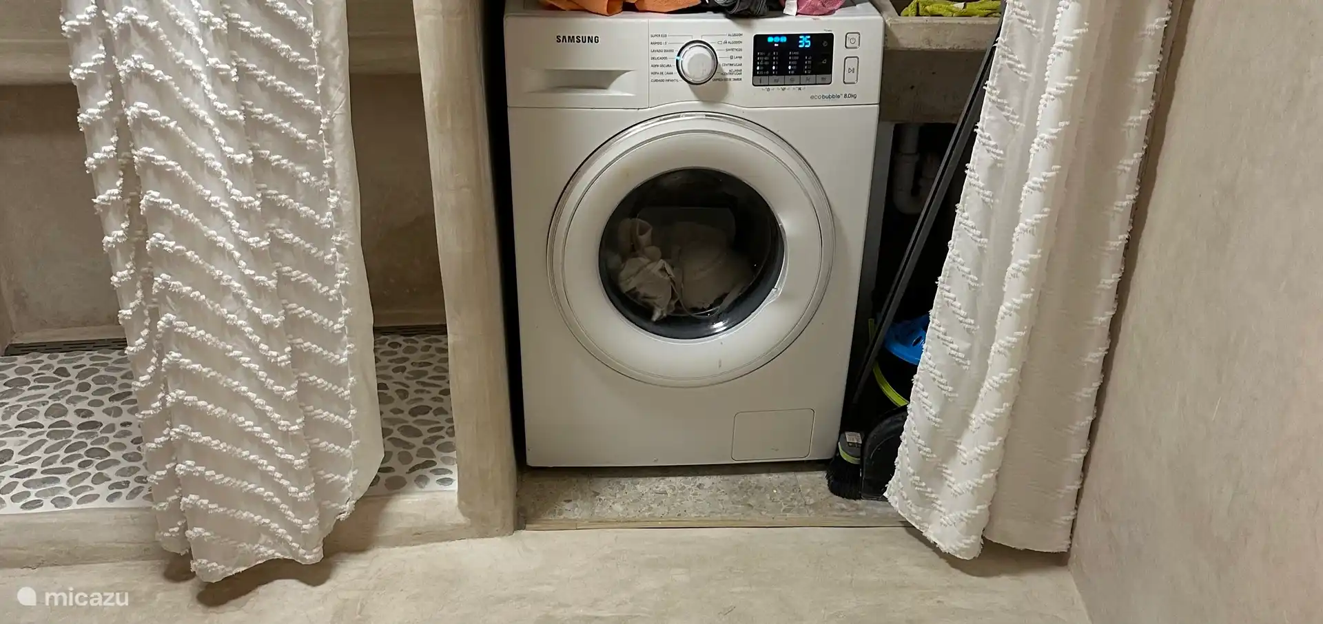 Begane grond met wasmachine