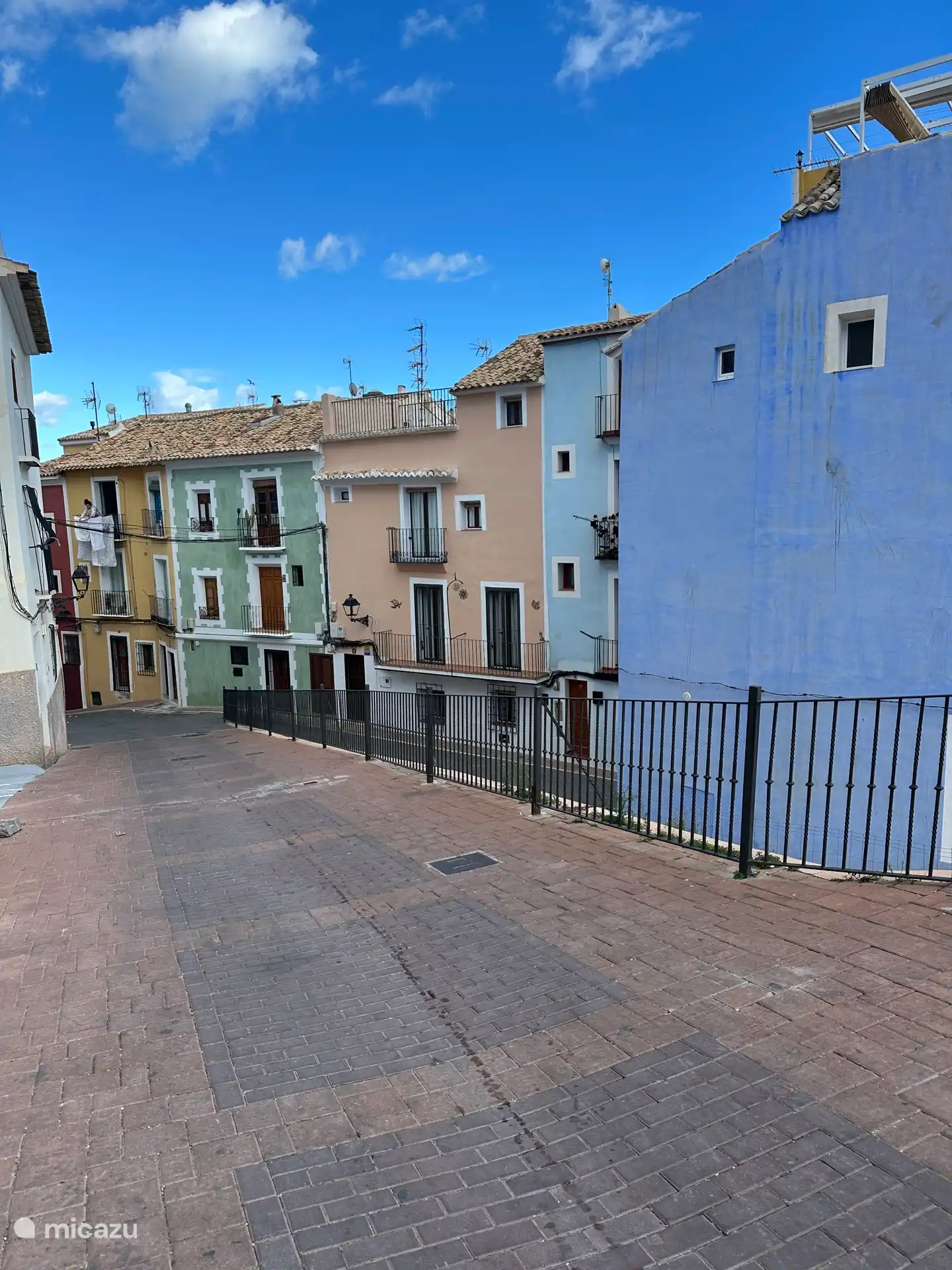 Vanaf t pleintje links naar beneden