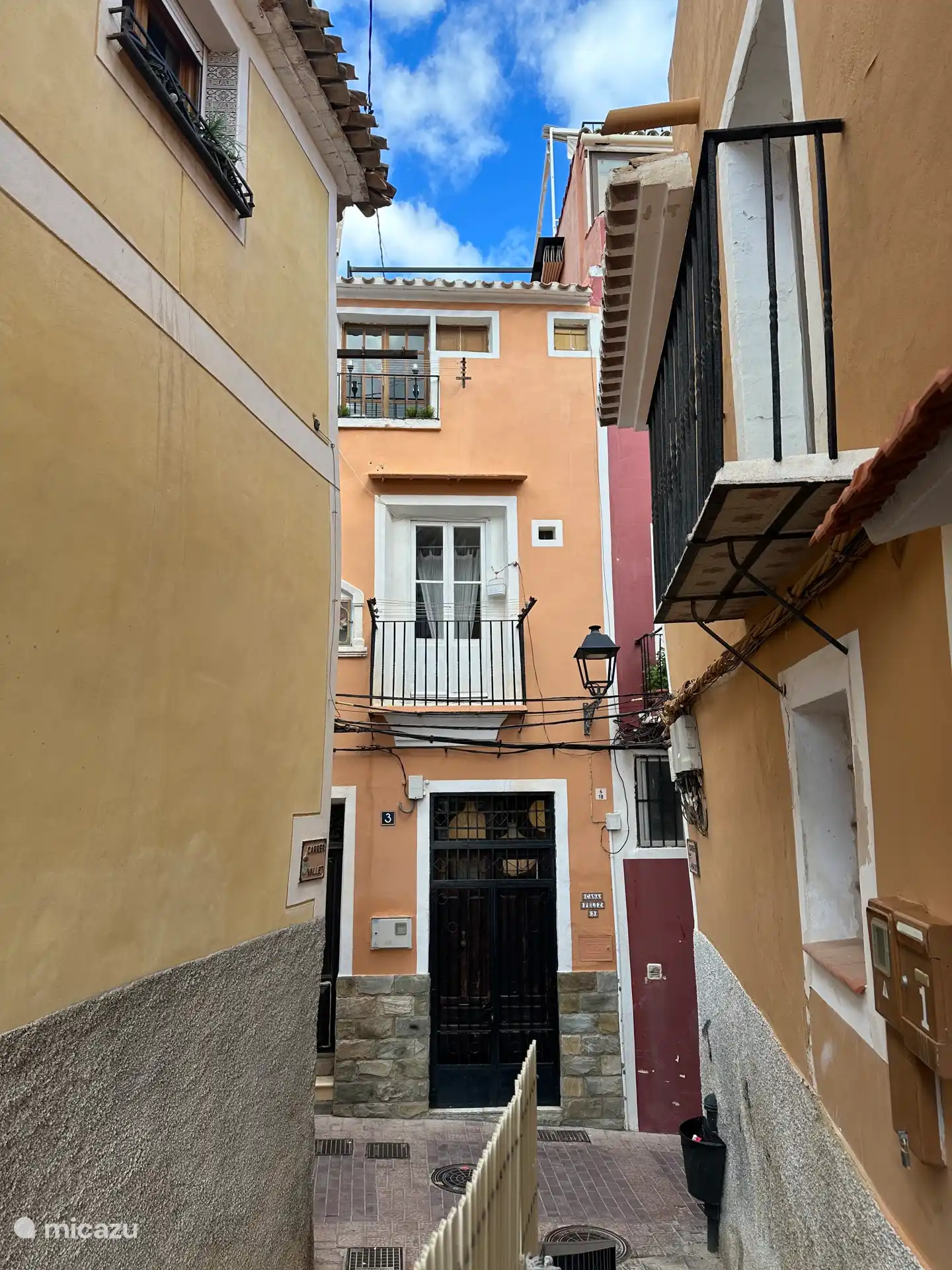 Het smalle huis wat zo karakteristiek is voor Villajoyossa
Met bovenop het dakterras