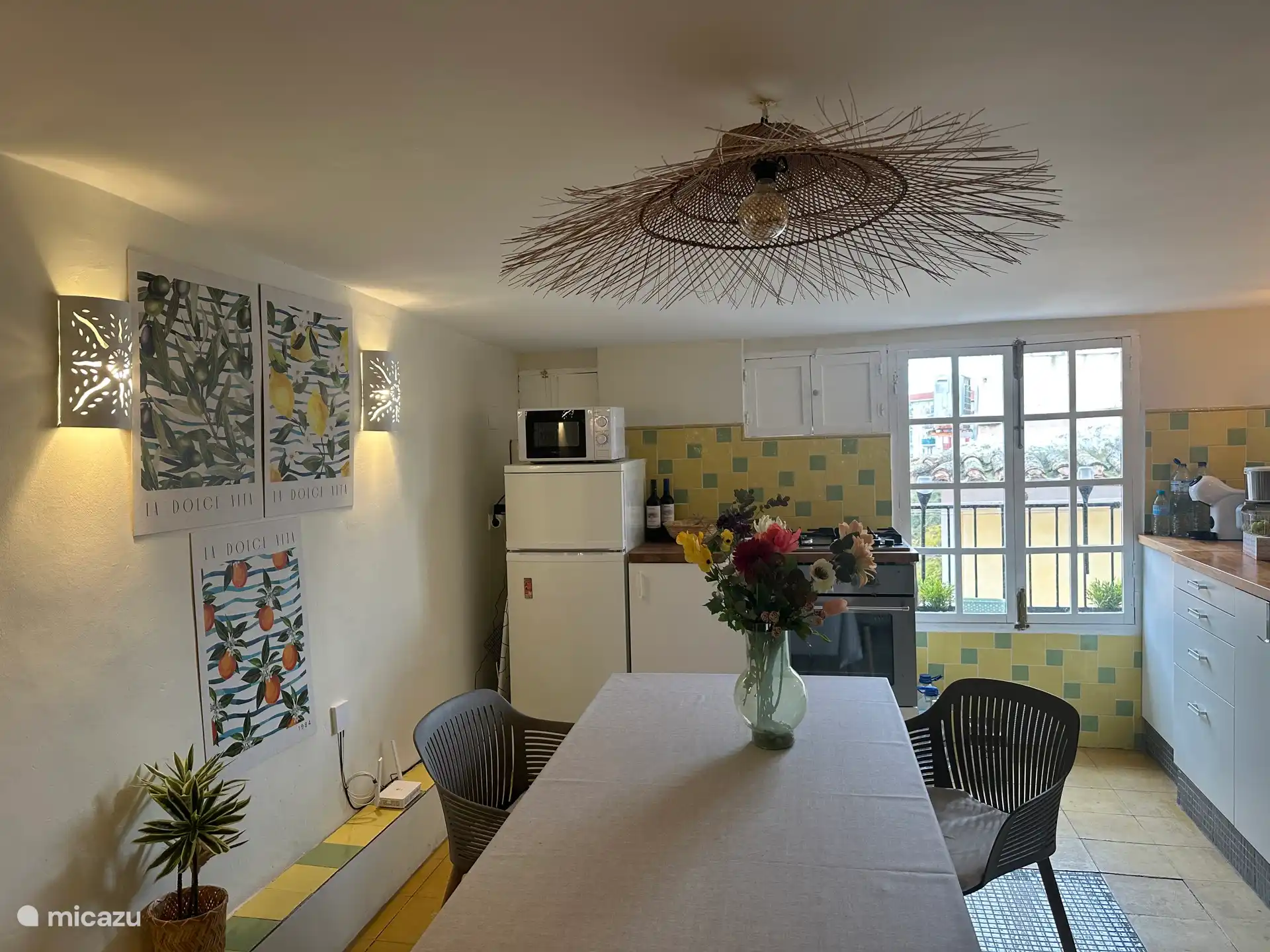 Eettafel met 6 stoelen