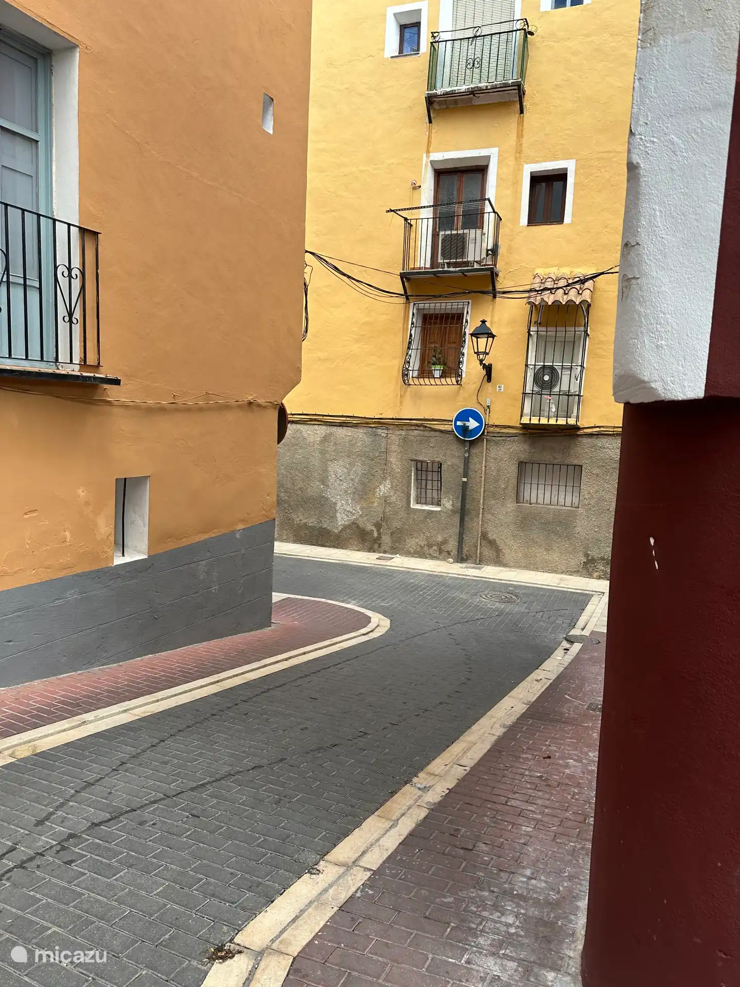 Niet zoals de pijl zegt naar rechts, maar naar links