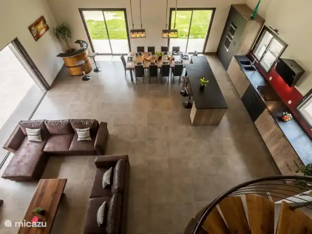 Casa de diseño ecológico Ducarinne en Francia, Lot y Garona, Argenton - villa Salón con cocina abierta