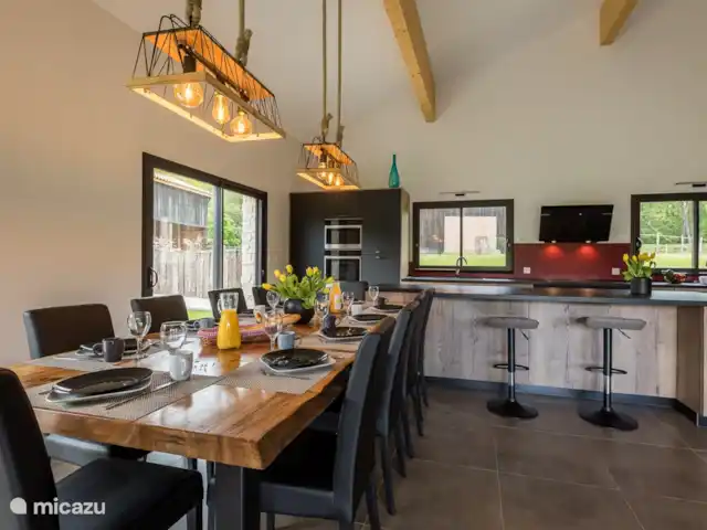 Casa de diseño ecológico Ducarinne en Francia, Lot y Garona, Argenton - villa la gran mesa de comedor