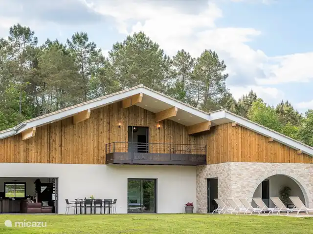 Casa de diseño ecológico Ducarinne en Francia, Lot y Garona, Argenton - villa La villa con jardín