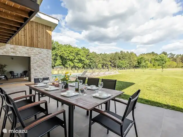 Casa de diseño ecológico Ducarinne en Francia, Lot y Garona, Argenton - villa Encantador comedor al aire libre