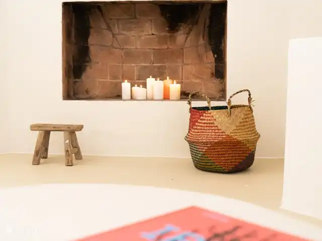 Sueño. Casa Ana María en España, Ibiza, Cala Vadella - bungaló Acogedor salón con chimenea.. En verano quemamos velas...