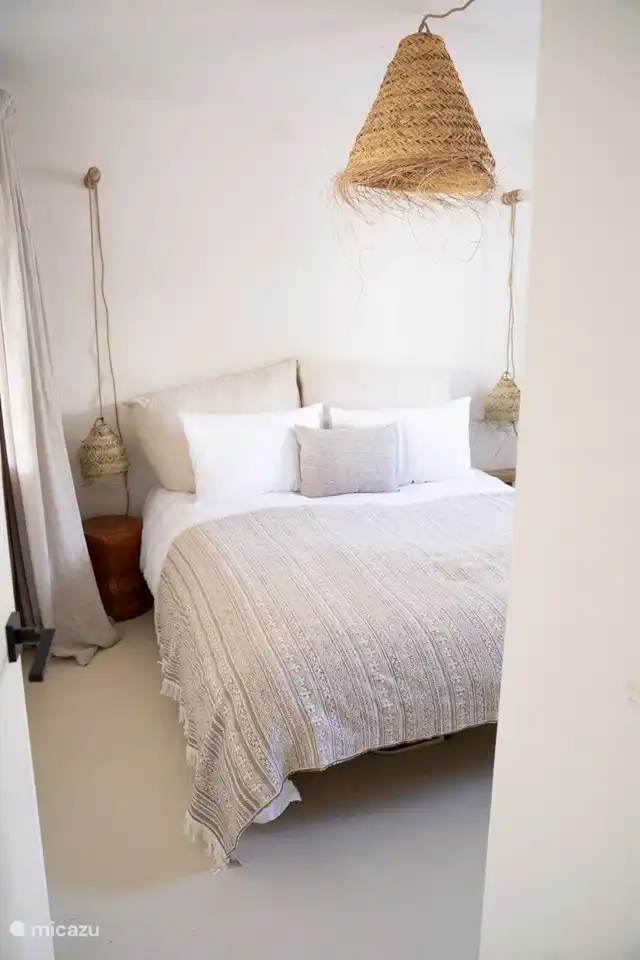 Bedroom Earth. Queen size bed, closet, air conditioning cold/heat