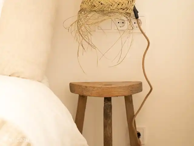 Sueño. Casa Ana María en España, Ibiza, Cala Vadella - bungaló DormitorioTierra. Cama queen size, closet, aire acondicionado frio/calor.