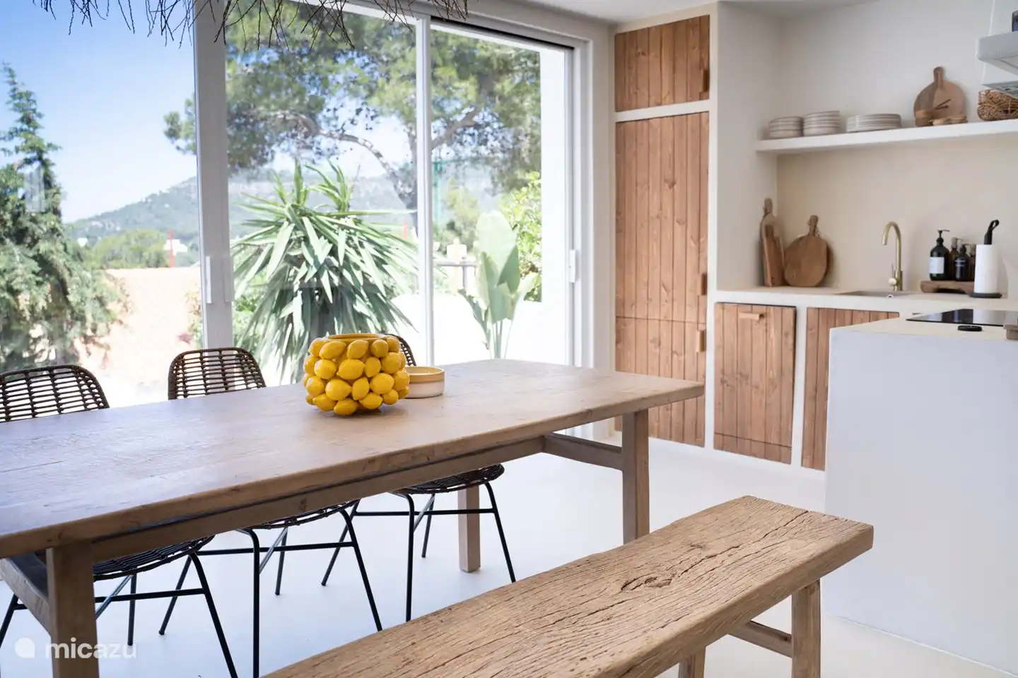 Yes! The kitchen has a sea view.