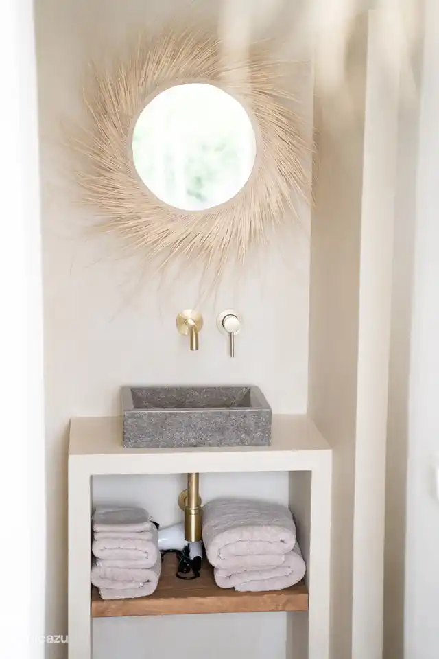 Bathroom Sand. Air conditioning Heat/Cold