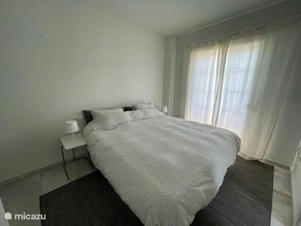 Hauptschlafzimmer mit Bad und Balkon