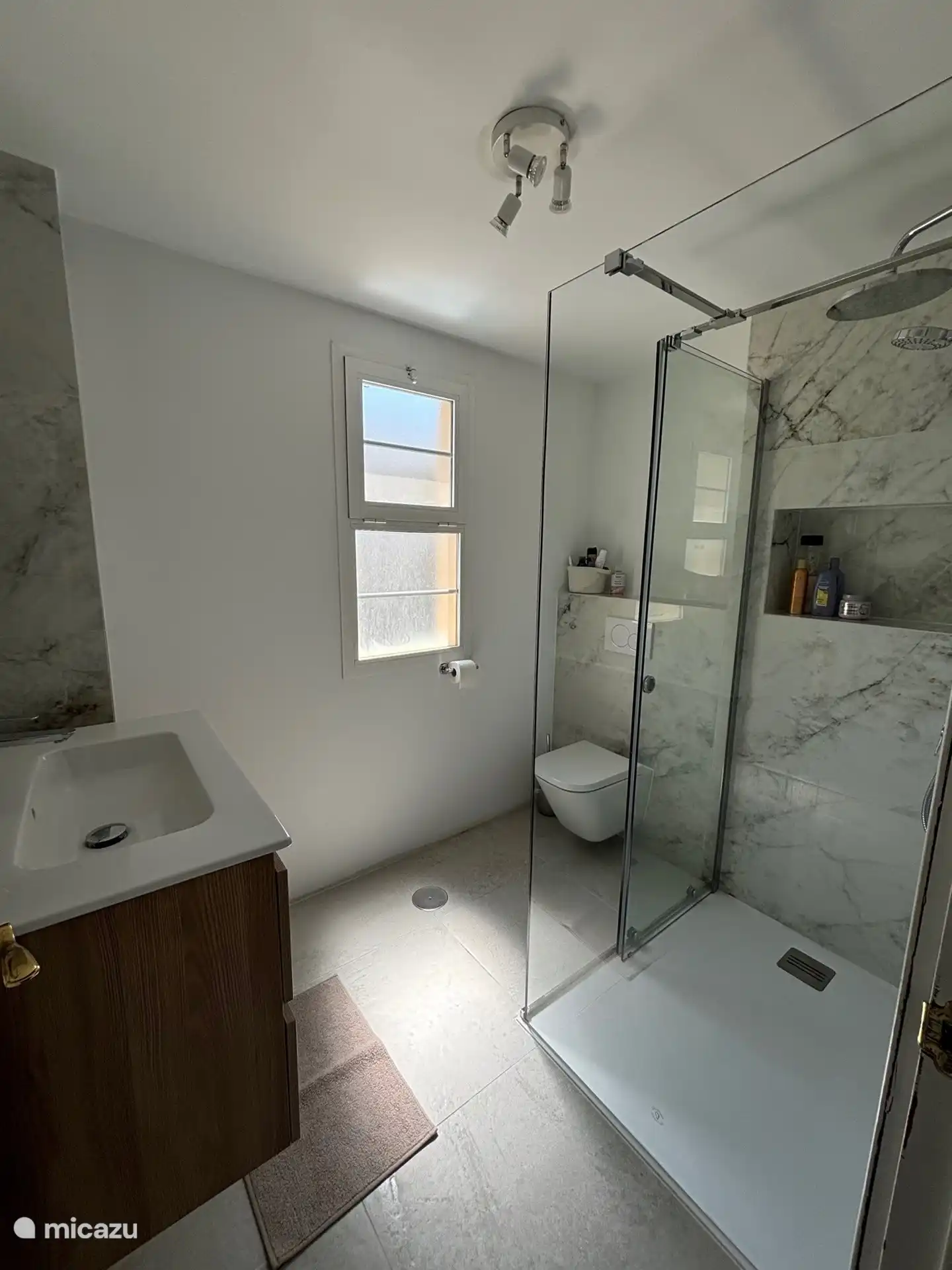 Badezimmer Hauptschlafzimmer