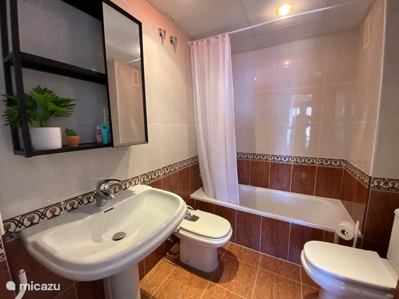 The ensuite bathroom of the master bedroom