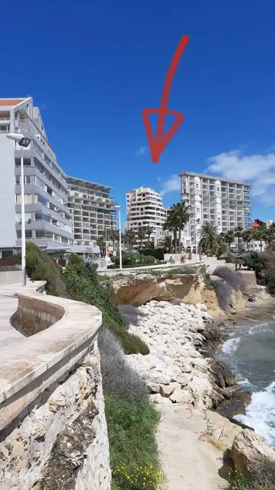 The complex seen from the boulevard, at the red arrow ;-)