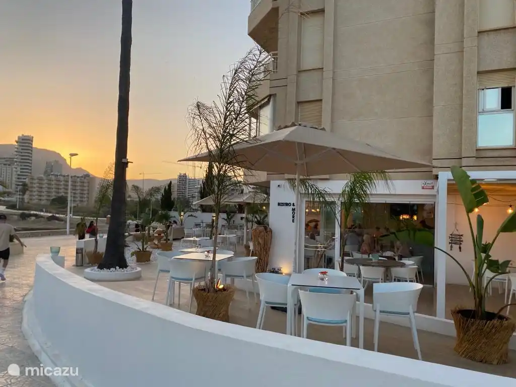 Nice lounge bars close by