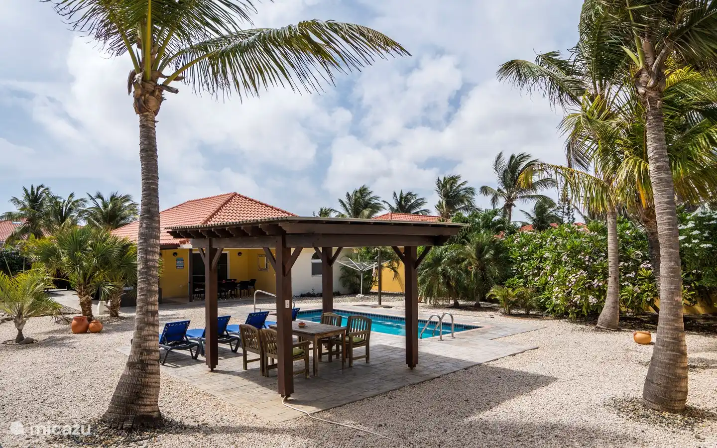 privater Pool in einer ruhigen Gegend