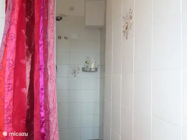 Villa San Vitale Grandissimo | Italie, Marche, San Vito sul Cesano - villa Douche à l'italienne spacieuse à l'entrée SOPRA San Vito