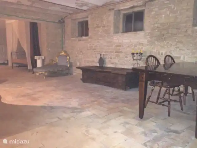 Villa San Vitale Grandissimo | Italie, Marche, San Vito sul Cesano - villa Photo d'ensemble de la partie avant de la Cantina comprenant une table séparée pour le petit-déjeuner ou pour jouer à des jeux amusants