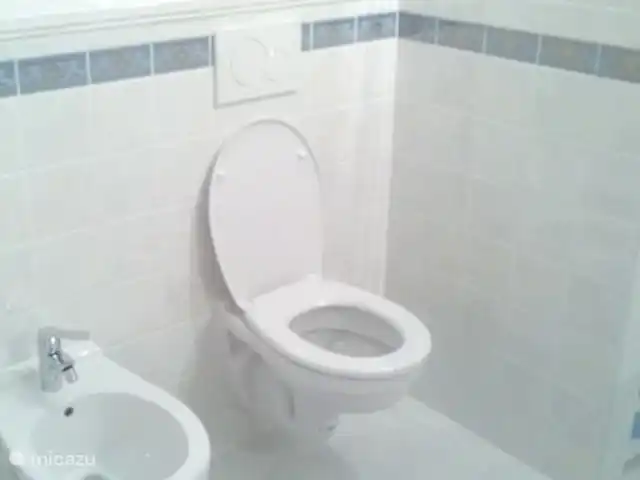 Villa San Vitale Grandissimo | Italie, Marche, San Vito sul Cesano - villa toilettes et bidet à Cantina. Ceux-ci sont également présents dans l'appartement SOTTO ainsi que dans l'appartement SOPRA