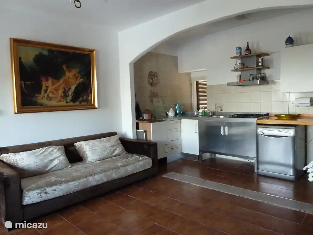 SOPRA San Vito voll ausgestattete Küche und schöne Sofa