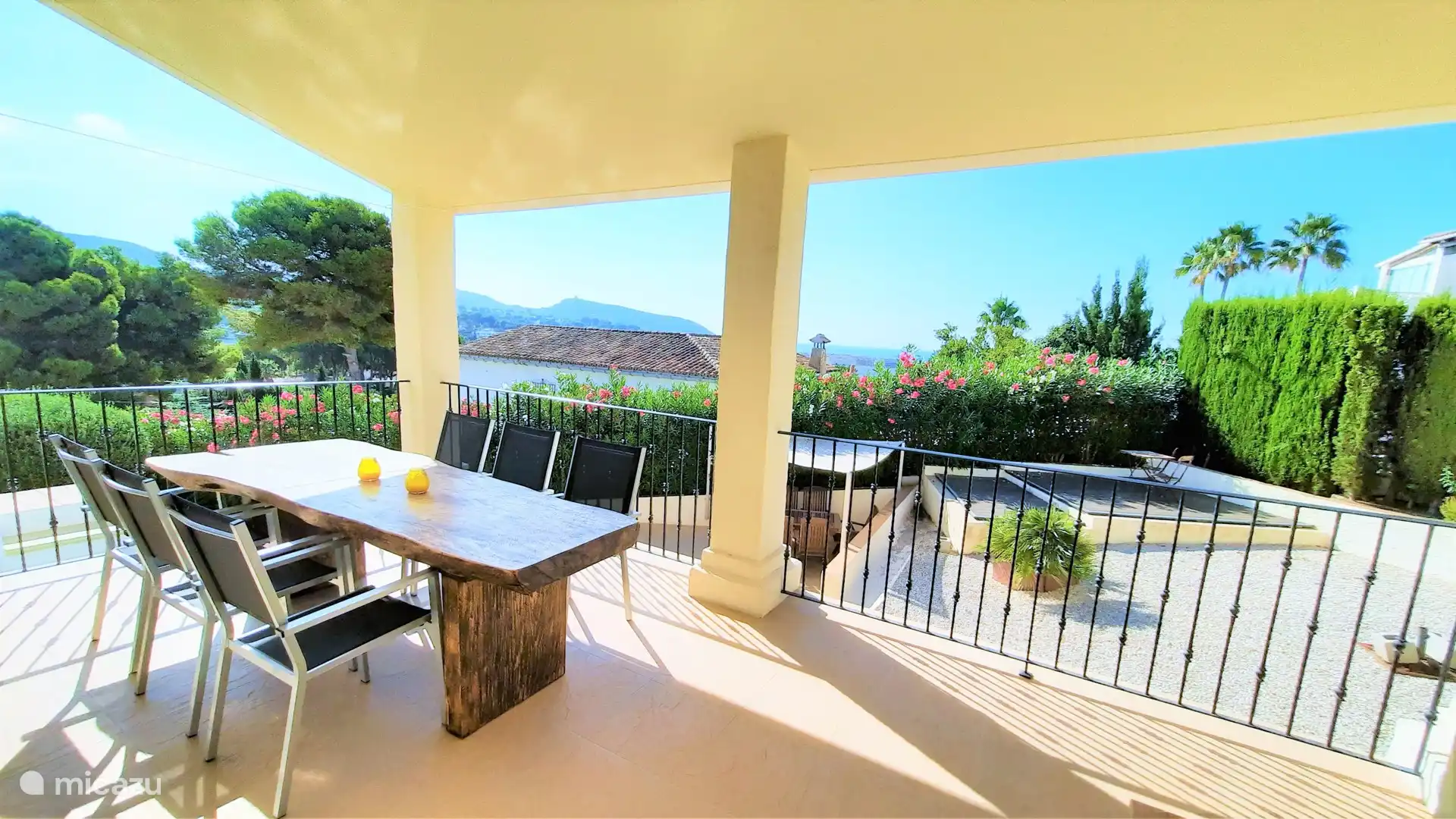 The terrace by the living room with sea view