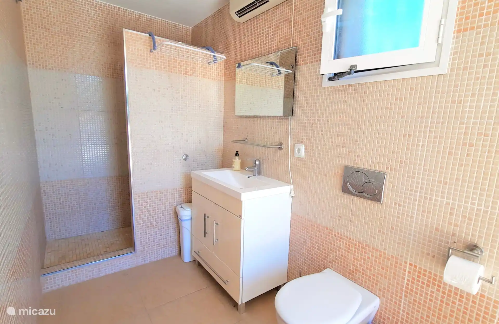 Bathroom 2 on the ground floor