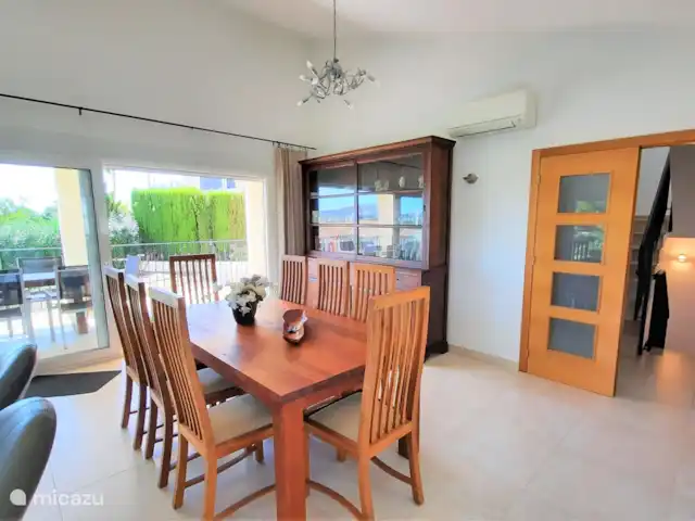 Villa Nova à Moraira  | Espagne, Costa Blanca, Moraira - villa Salon avec cabine coulissante avec beaucoup de lumière