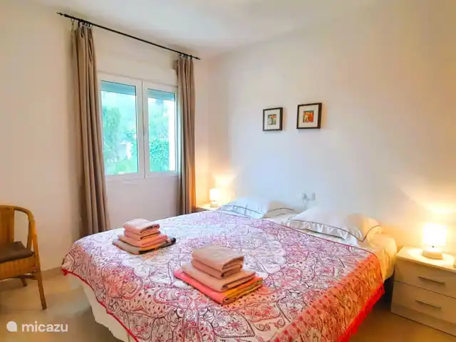 Villa Nova à Moraira  | Espagne, Costa Blanca, Moraira - villa Chambre 1 à l’étage avec climatisation, armoire intégrée, moustiquaire et volet
