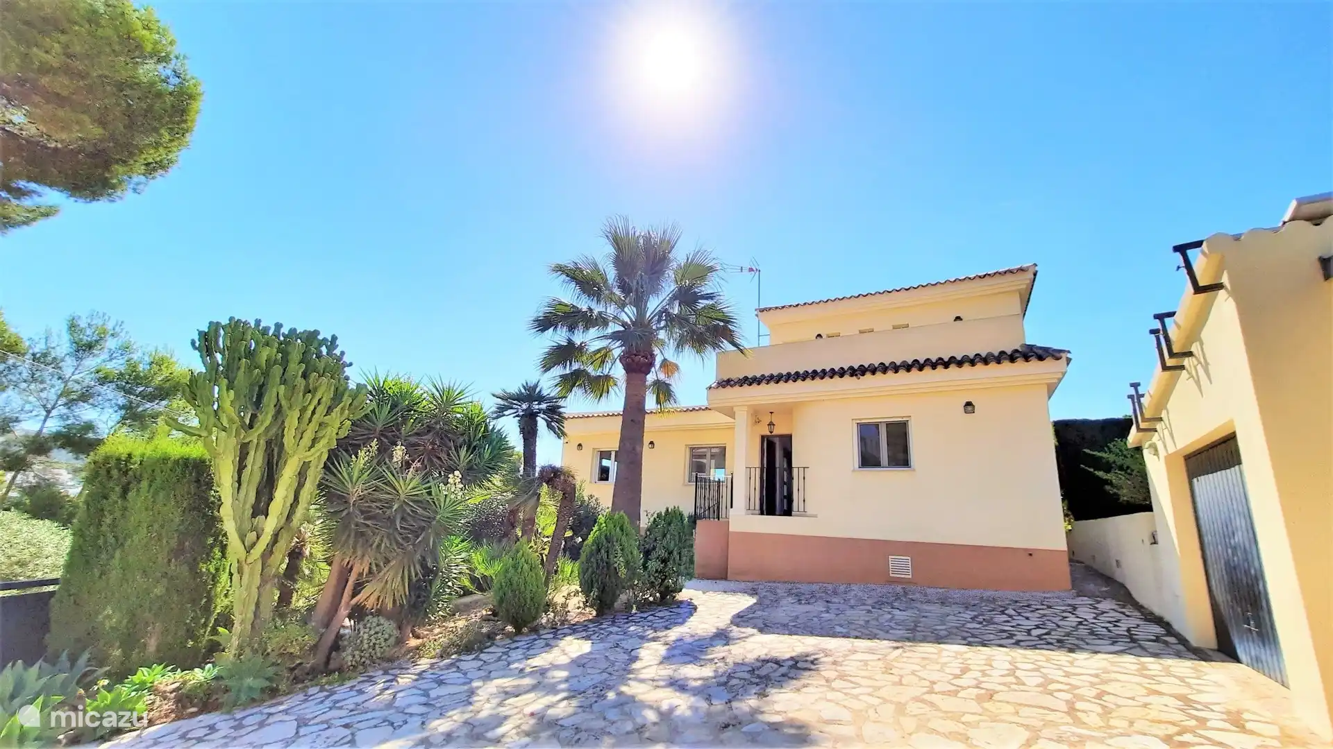 Villa Nova seen from the front