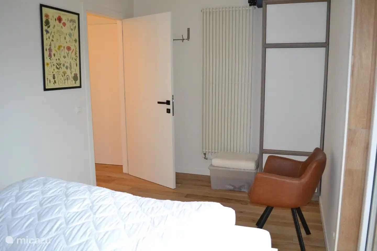 Größeres Schlafzimmer im Erdgeschoss