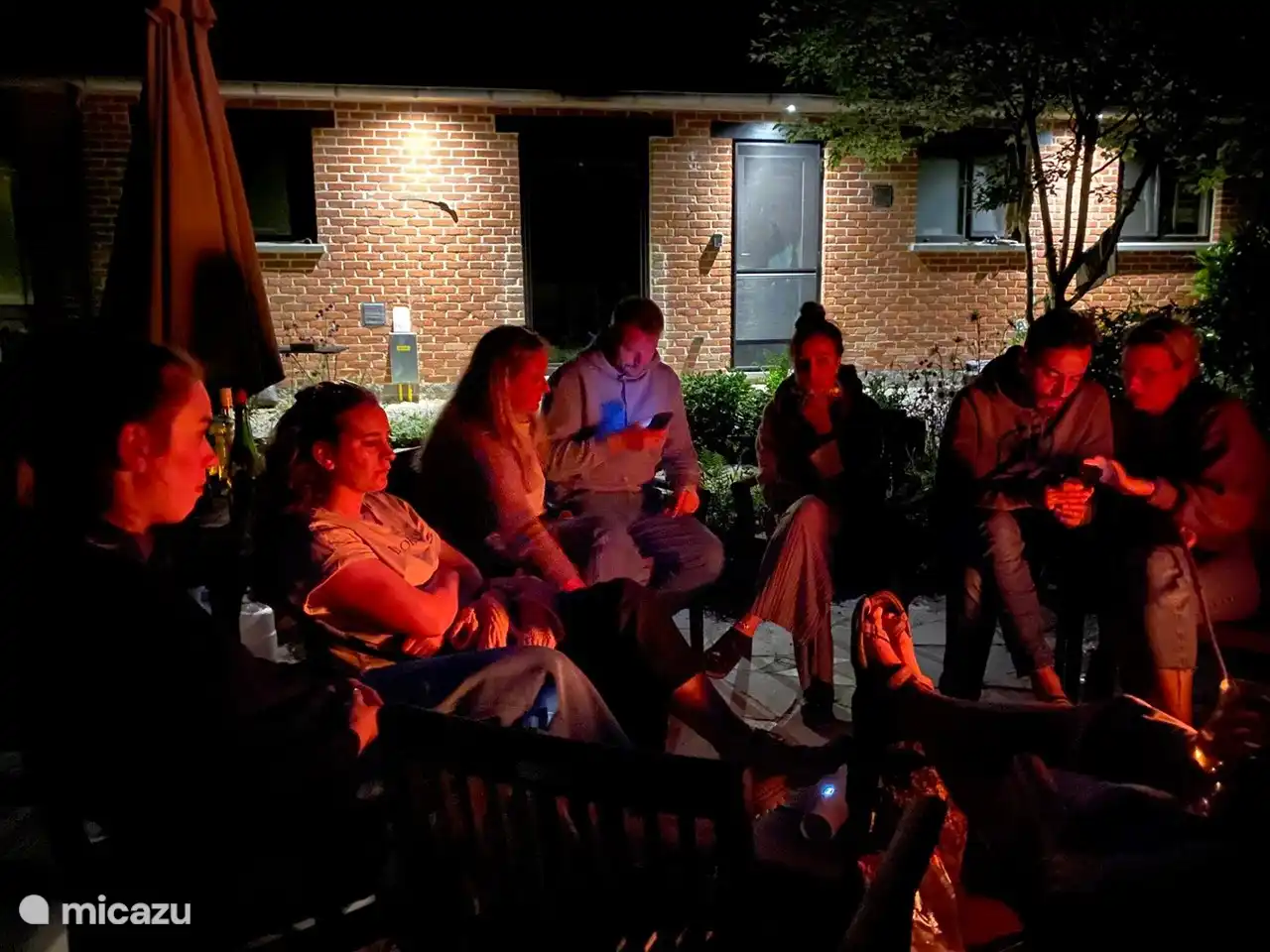 Atmosphäre am Kamin.